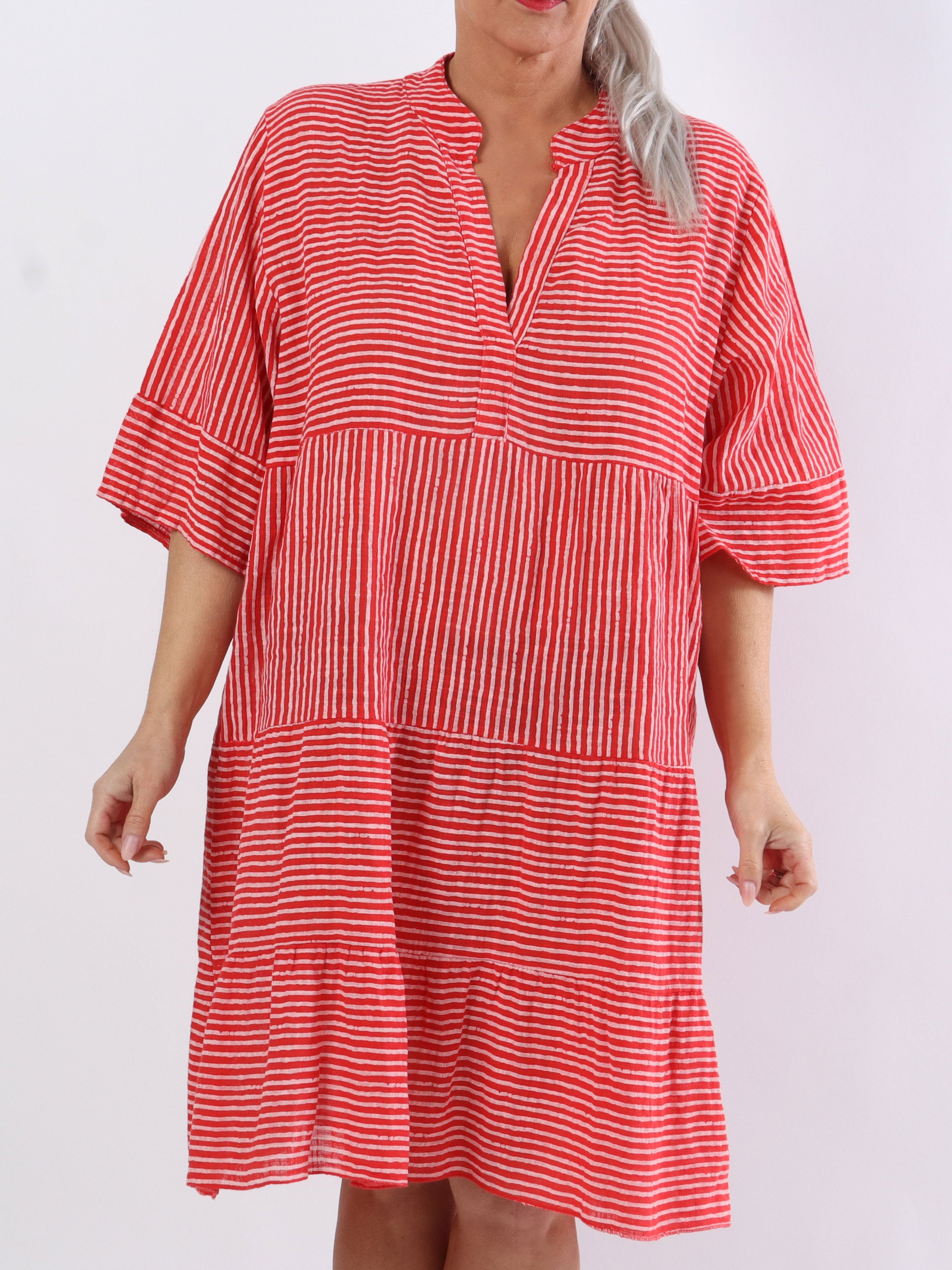 Pola - Söt randig plus size-klänning i lagerform